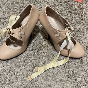 Mojo Moxy Tan Heels with Ribbon Accent